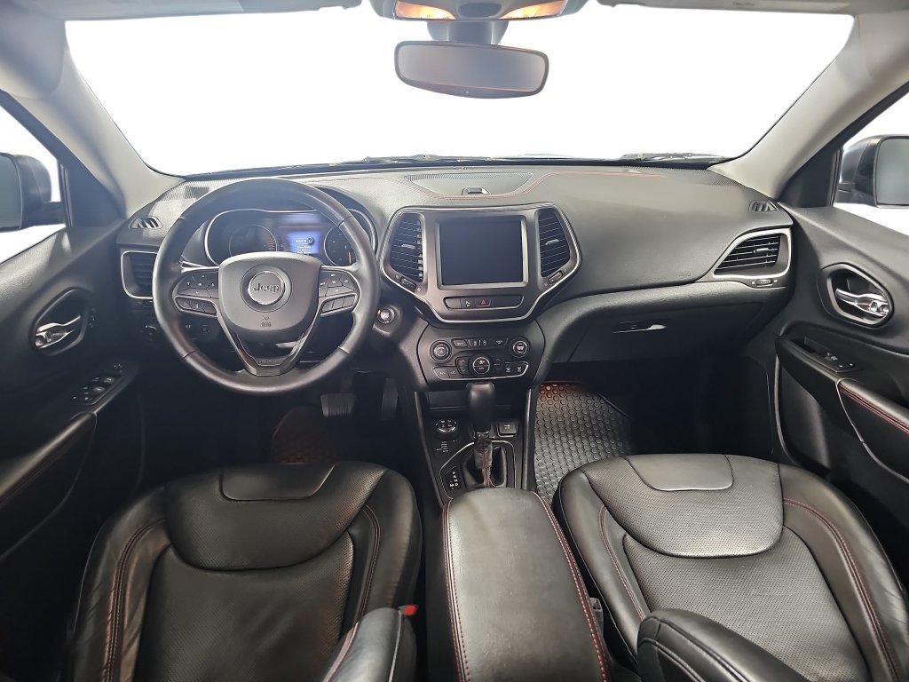 Used 2019 Jeep Cherokee Trailhawk AWD/4WD image 11
