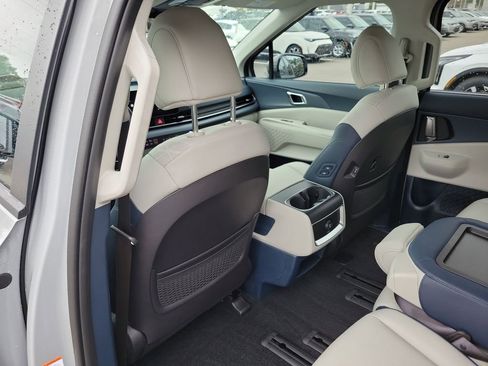 New 2026 Kia Carnival EX image 17