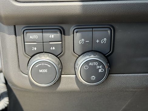 Used 2021 Chevrolet Tahoe Z71 w/ Luxury Package image 30