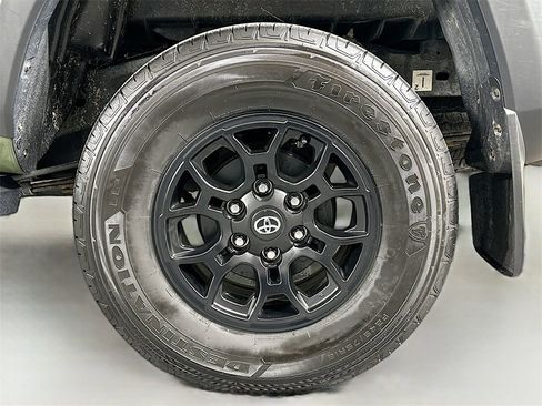 Used 2021 Toyota Tacoma TRD Off-Road image 27