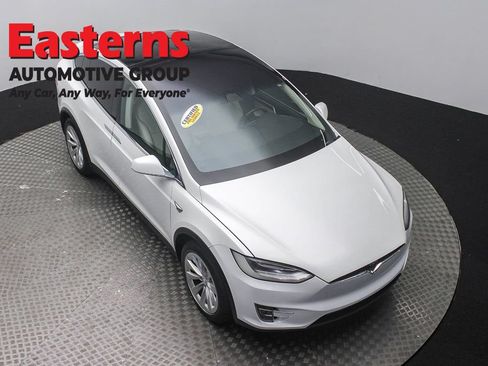 Used 2018 Tesla Model X 75D AWD/4WD image 3