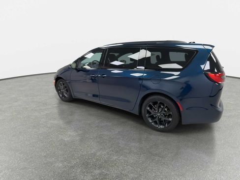 Used 2025 Chrysler Pacifica Limited FWD image 6
