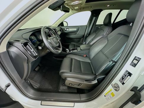 Used 2026 Volvo XC40 B5 Plus AWD/4WD image 32