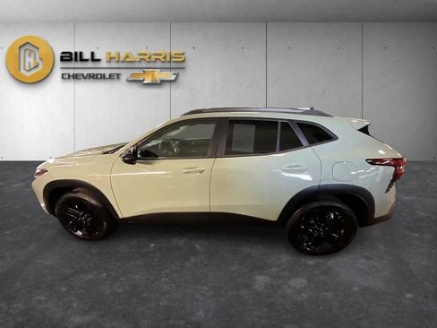 Used 2025 Chevrolet Trax ACTIV FWD image 13
