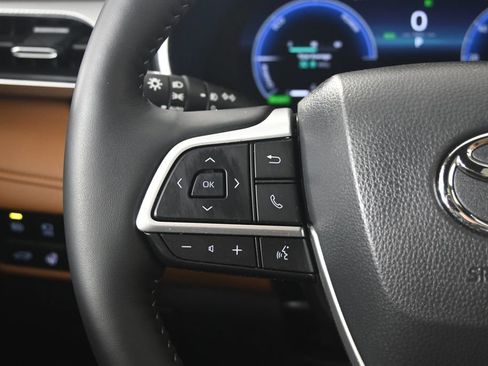 Used 2025 Toyota Highlander Platinum AWD/4WD image 40