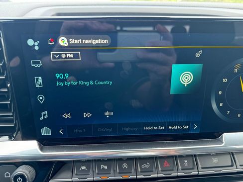 Certified 2025 Chevrolet Silverado 1500 High Country w/ Technology Package AWD/4WD image 25