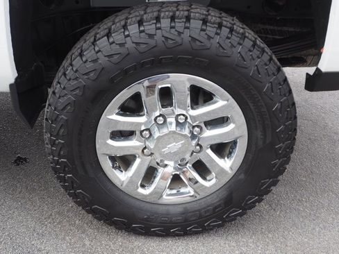 Used 2019 Chevrolet Silverado 2500 LT AWD/4WD image 9