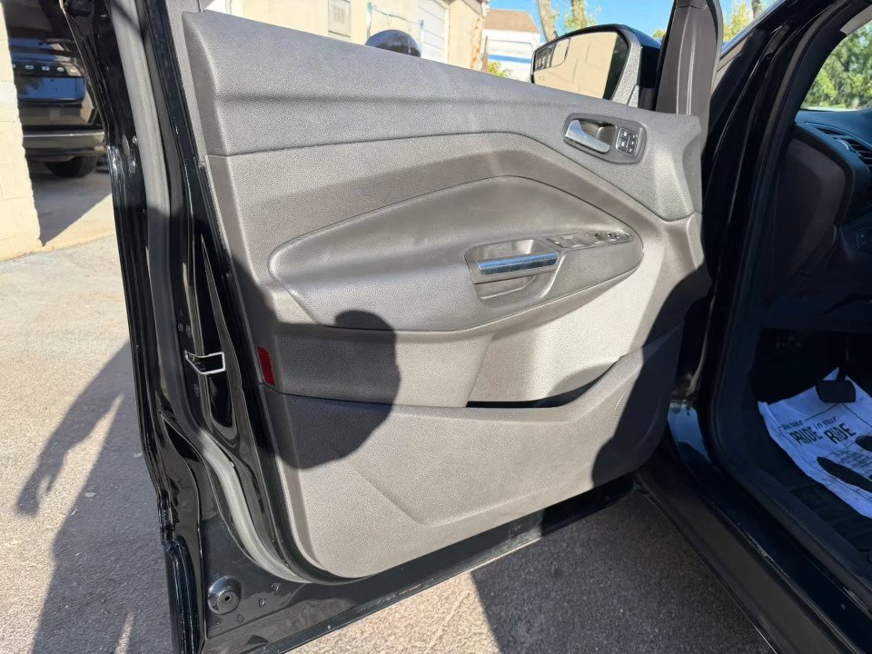 Used 2018 Ford Escape Titanium AWD/4WD image 9