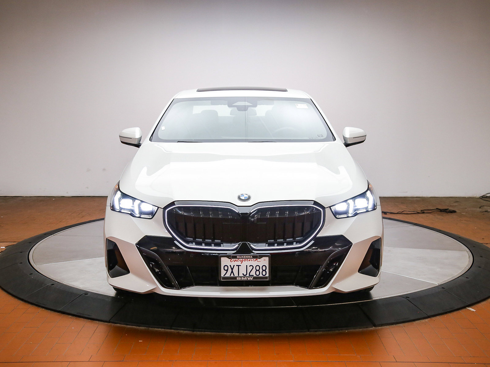 Used 2026 BMW 530i w/ M Sport Package RWD image 2
