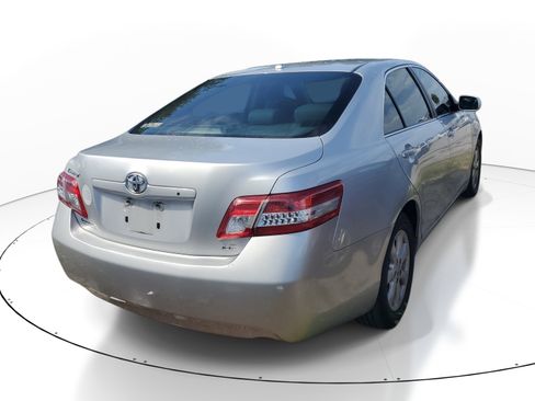 Used 2011 Toyota Camry LE w/ LE Extra-Value Pkg FWD image 5