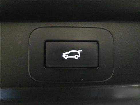 Used 2023 Land Rover Range Rover SE image 15