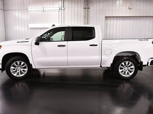 Used 2021 Chevrolet Silverado 1500 Custom image 4