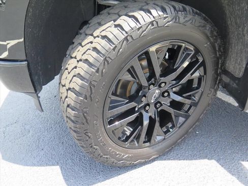 Used 2024 Chevrolet Silverado 1500 High Country w/ Technology Package AWD/4WD image 26