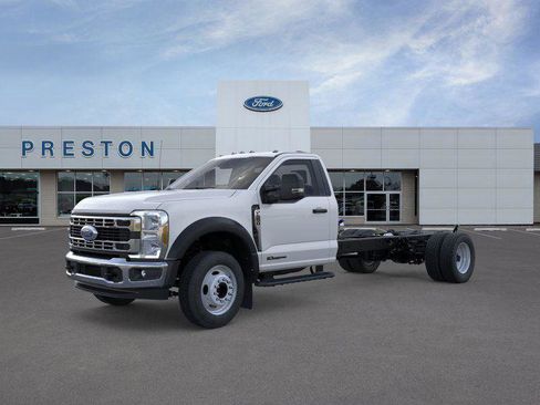 New 2025 Ford F550 2WD Regular Cab Super Duty image 3