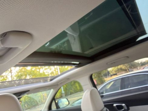 Used 2025 Kia Sorento S w/ Panoramic Sunroof Package FWD image 7