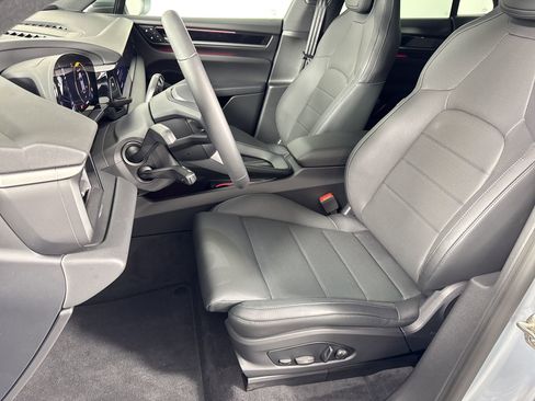 New 2025 Porsche Macan Electric RWD image 5