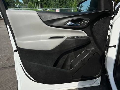 Used 2022 Chevrolet Equinox LS w/ Driver Confidence II Package AWD/4WD image 16