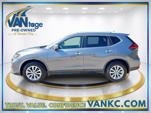 Used 2017 Nissan Rogue SV w/ SV Premium Package AWD/4WD image 10