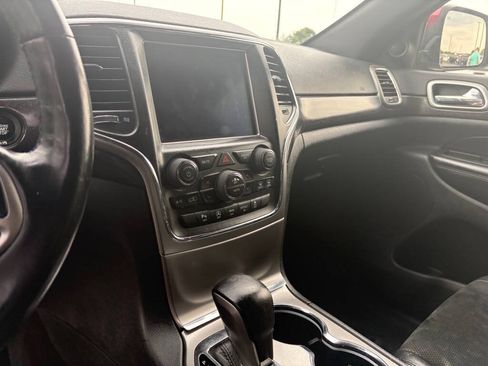 Used 2018 Jeep Grand Cherokee Altitude AWD/4WD image 19