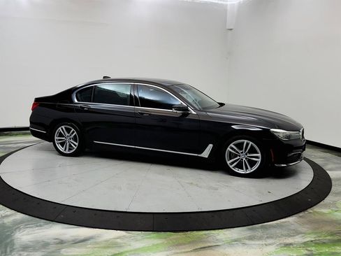 Used 2017 BMW 740i RWD image 4