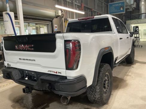 Used 2025 GMC Sierra 2500 AT4X w/ AT4X AEV Edition image 10