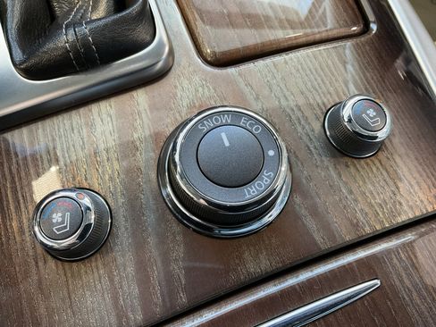 Used 2011 INFINITI M56 x w/ Deluxe Touring Pkg image 18