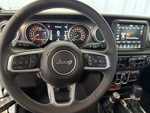 Used 2023 Jeep Gladiator Rubicon image 16
