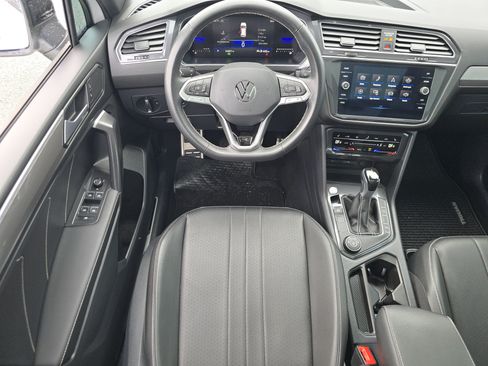 Certified 2023 Volkswagen Tiguan SE R-Line AWD/4WD image 22