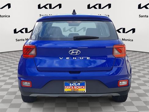Used 2022 Hyundai Venue SE image 6