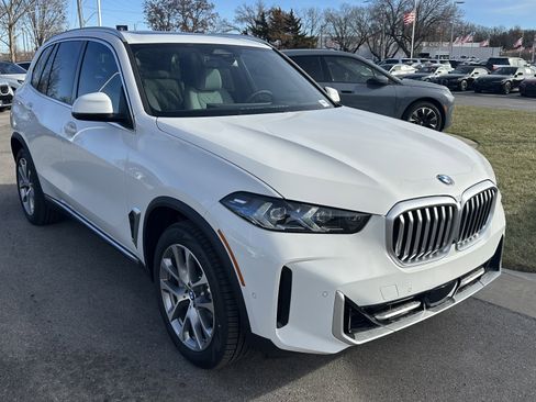 New 2026 BMW X5 xDrive40i w/ Premium Package image 2
