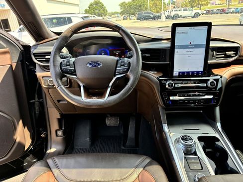 Used 2022 Ford Explorer King Ranch w/ Premium Technology Package AWD/4WD image 14