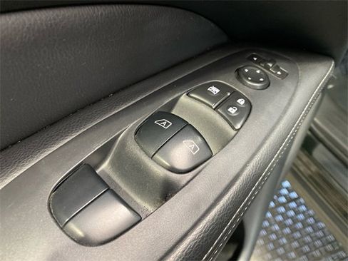 Used 2020 Nissan Pathfinder SV image 10
