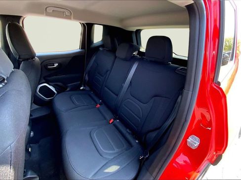 Used 2019 Jeep Renegade Latitude w/ Popular Equipment Group image 16