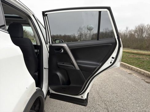 Used 2017 Toyota RAV4 XLE AWD/4WD image 27