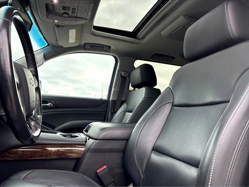 Used 2019 Chevrolet Suburban LT image 18