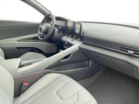 New 2025 Hyundai Elantra Limited FWD image 15