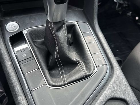 Certified 2023 Volkswagen Tiguan SE R-Line image 25