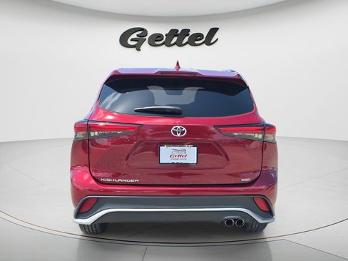 Used 2022 Toyota Highlander XSE FWD image 6