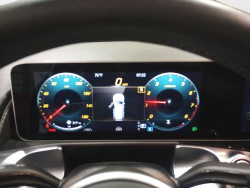 Used 2021 Mercedes-Benz GLB 250 image 13