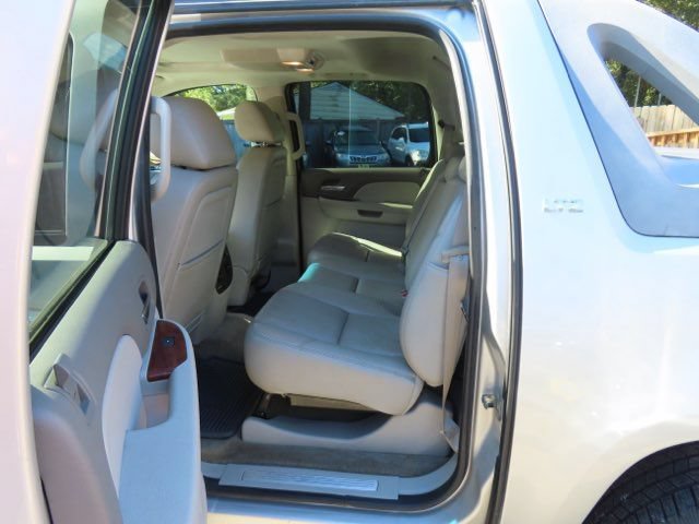 Used 2010 Chevrolet Avalanche LTZ AWD/4WD image 12