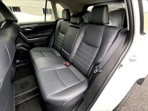 Used 2022 Toyota RAV4 XLE Premium image 26
