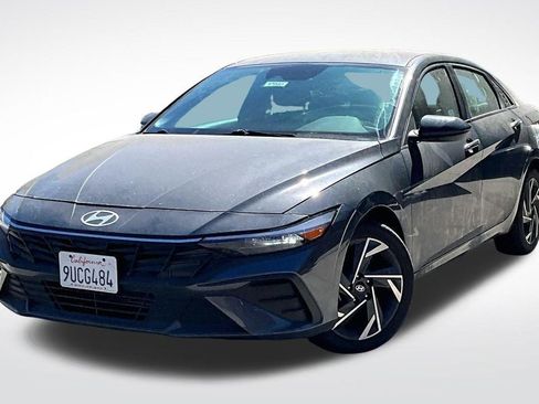 Used 2025 Hyundai Elantra Sport FWD image 2