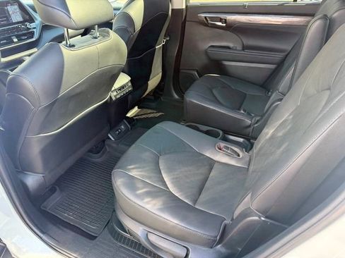 Used 2021 Toyota Highlander Platinum AWD/4WD image 26