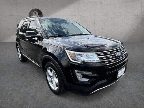 Used 2016 Ford Explorer XLT w/ Equipment Group 202A AWD/4WD image 4