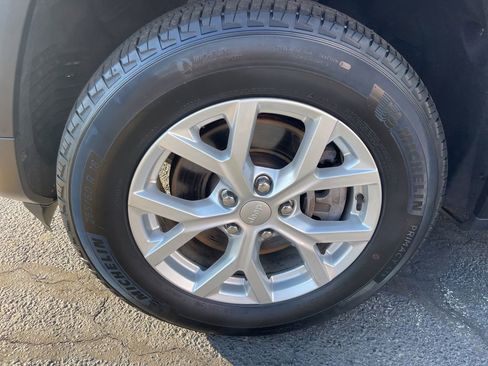 Used 2023 Jeep Grand Cherokee L Limited w/ Luxury Tech Group II image 27