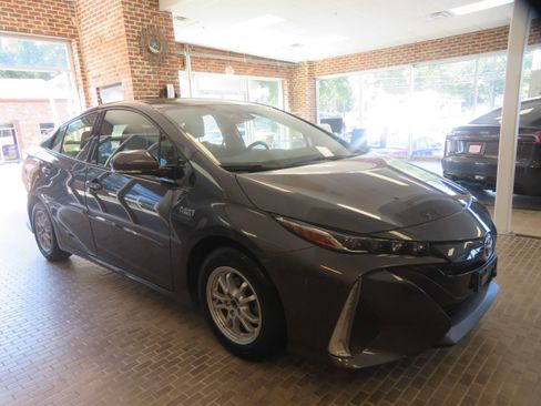 Used 2018 Toyota Prius Prime Premium FWD image 64