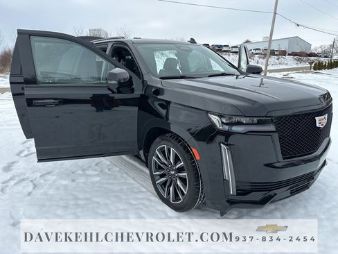 Used 2022 Cadillac Escalade ESV Sport w/ Touring Package image 40