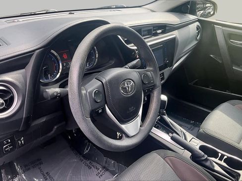 Used 2018 Toyota Corolla LE FWD image 18
