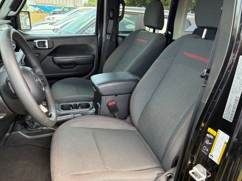 Used 2025 Jeep Wrangler Unlimited Rubicon AWD/4WD image 30