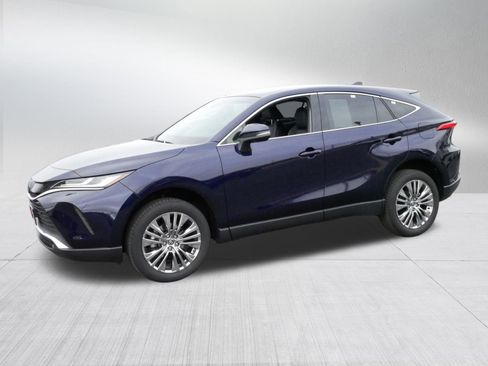 New 2024 Toyota Venza Limited image 3